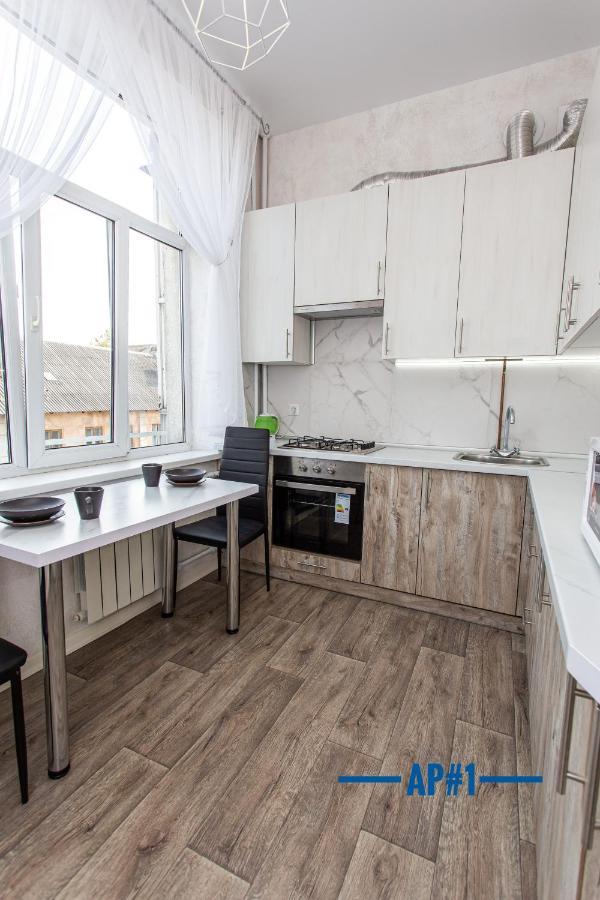 Центр Просторі Апартаменти, Поруч Площа Ternopil Exterior foto
